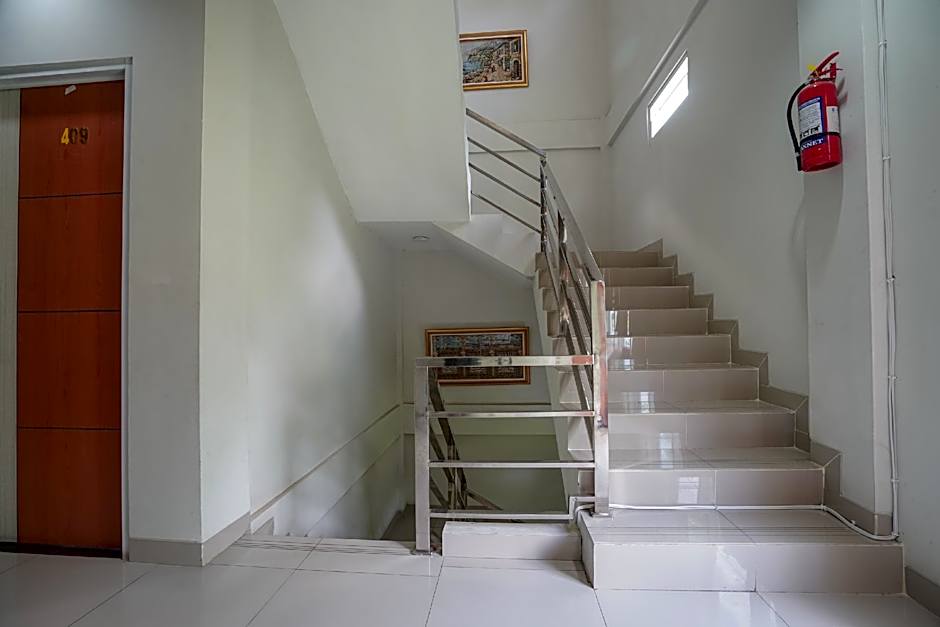 RedDoorz Plus near Palembang Airport 3