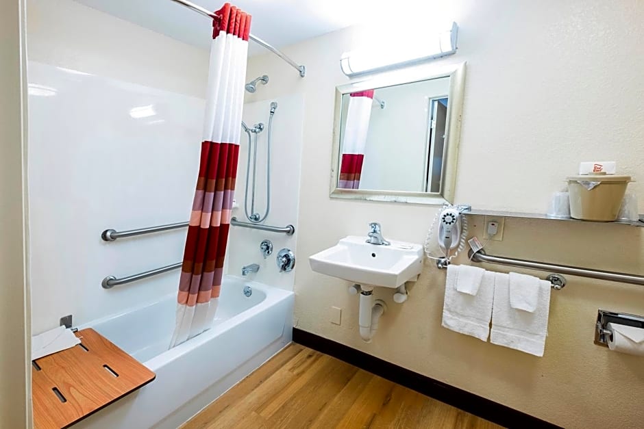 Red Roof Inn Mystic - New London