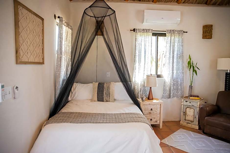 Pure Baja Private Suites-Upscale Property with Infinity Pool and Lush Gardens