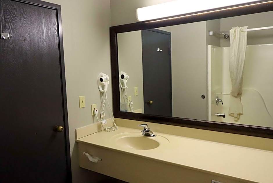 Super 8 by Wyndham Perryville