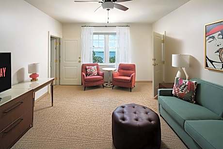 Hospitality Suite, King, Sofa bed