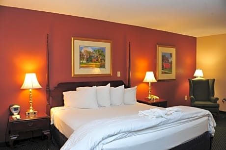 1 King Bed One-Bedroom Parlor Suite Non-Smoking