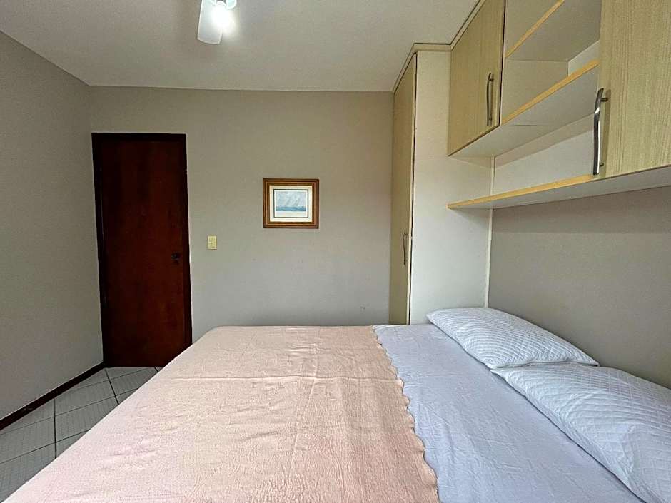 B070 - Apto 2 quartos para 6 pessoas em Bombinhas