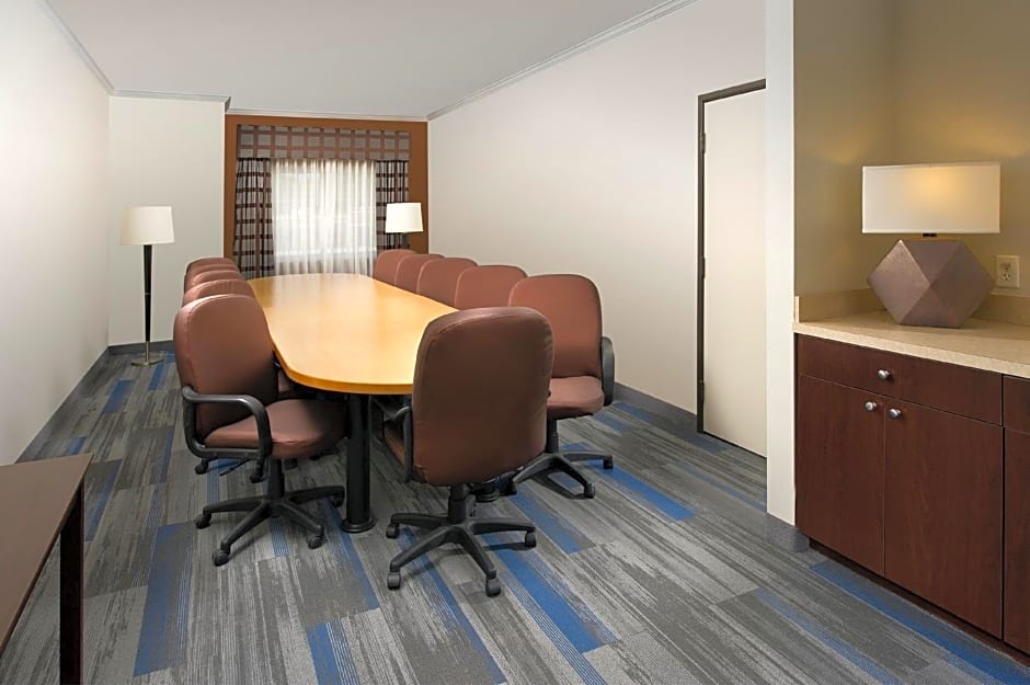 Holiday Inn Express & Suites Charlottesville - Ruckersville by IHG