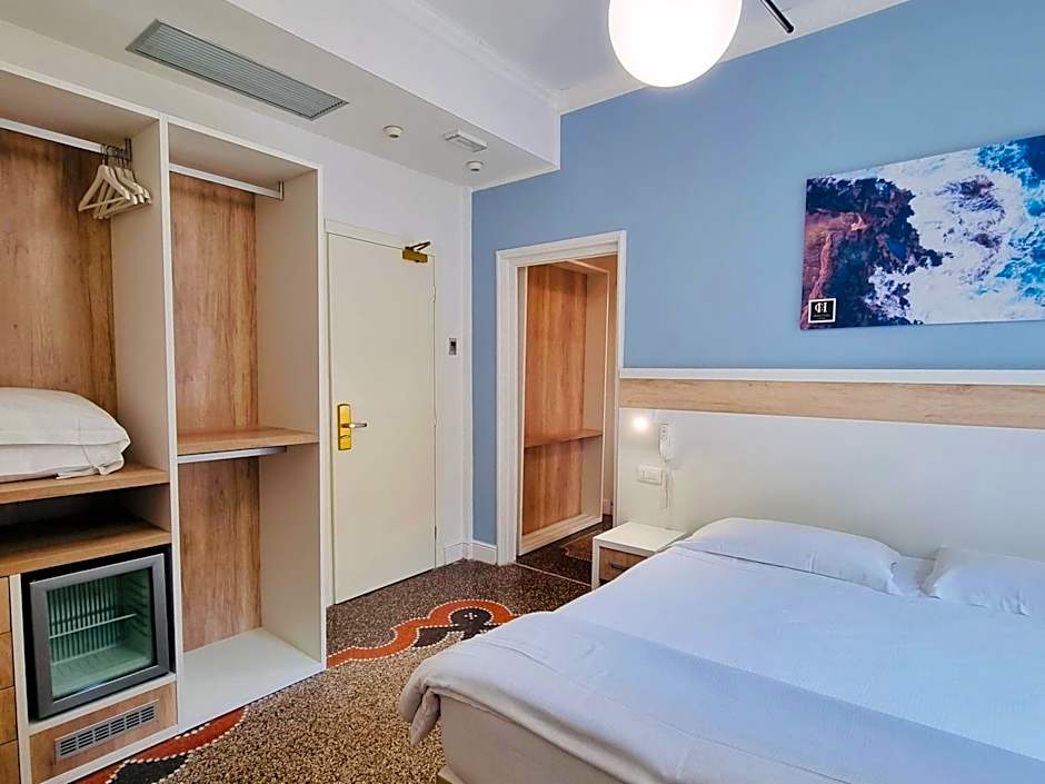 Photo 1 of 6 of Triple Room