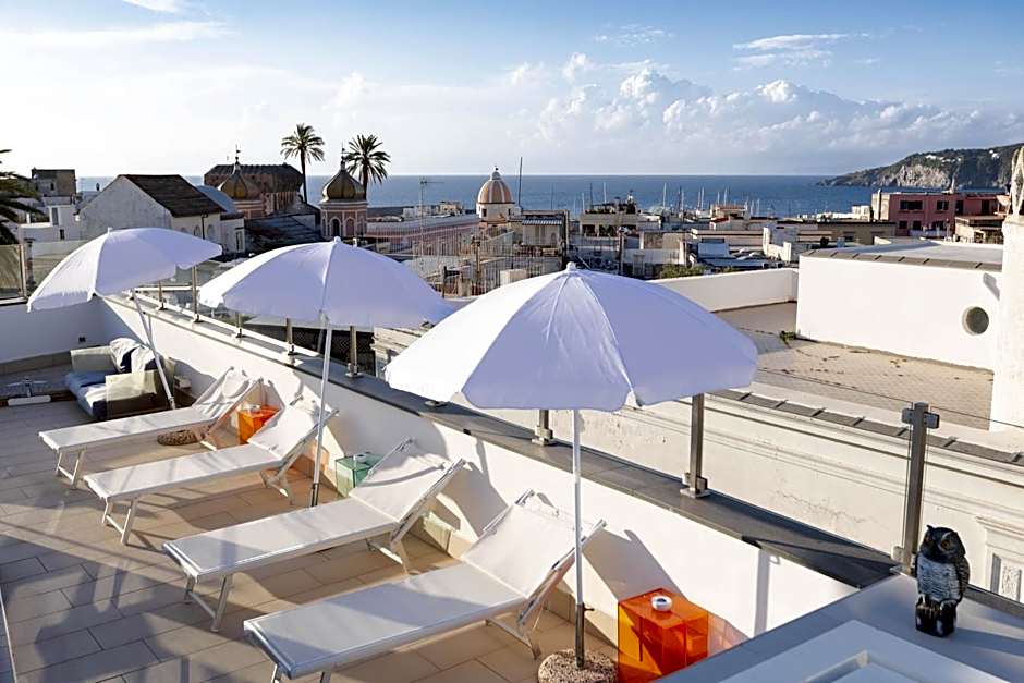 White 1903 - Rooftop Pool & Luxury Rooms