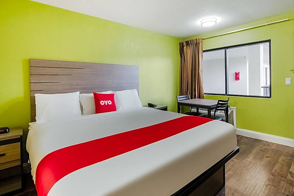 OYO Hotel Houston N Fm-1960 Champions TX