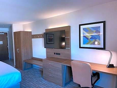 Holiday Inn Express and Suites Chatsworth By IHG