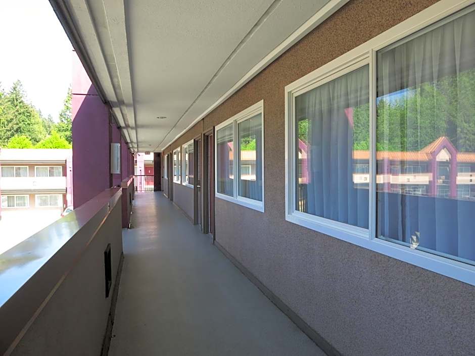 North Vancouver Hotel