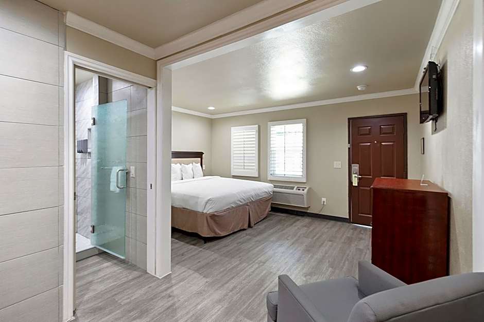 Le Blanc Inn & Suites