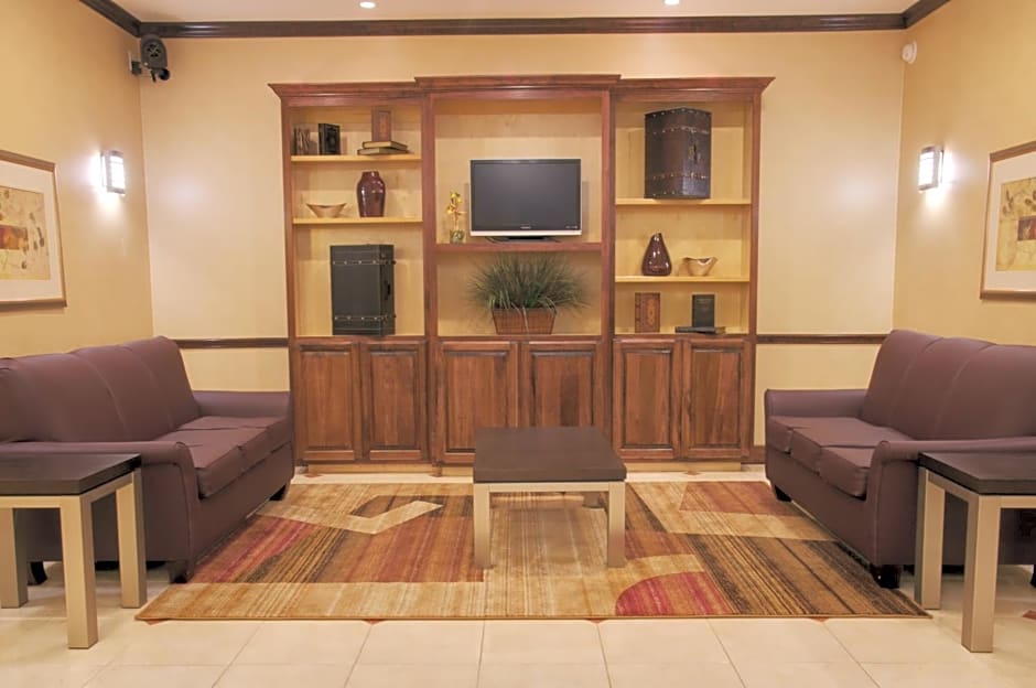 Holiday Inn Express Hotel & Suites Winnie, an IHG Hotel