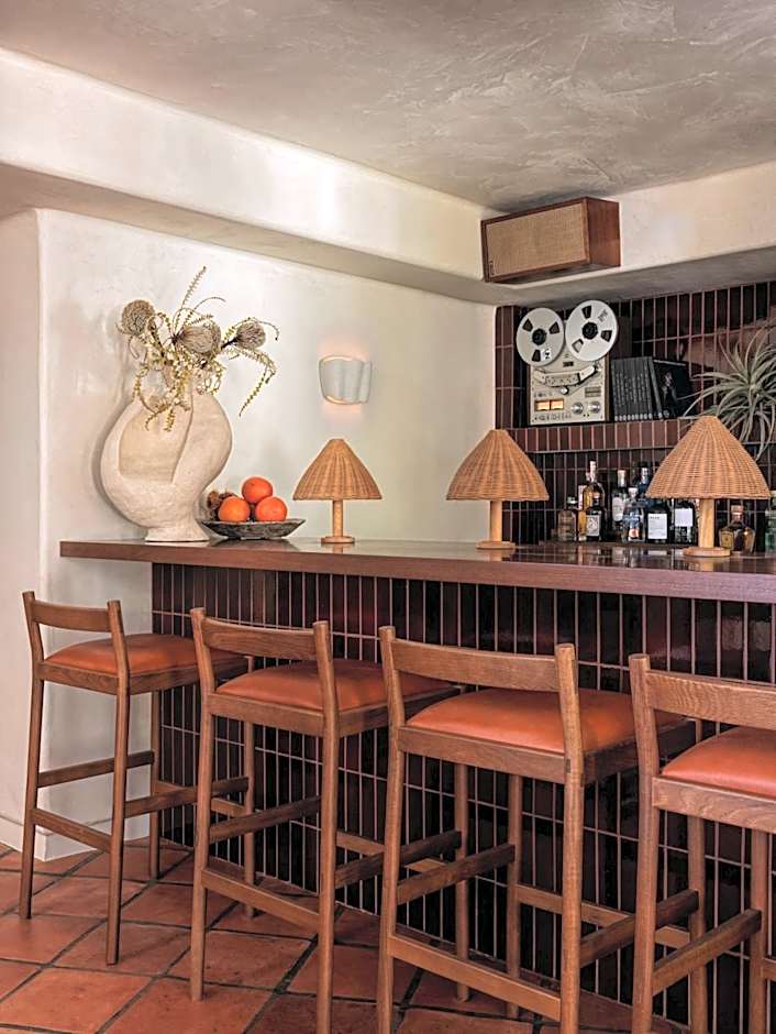 Casa Loma Beach Hotel