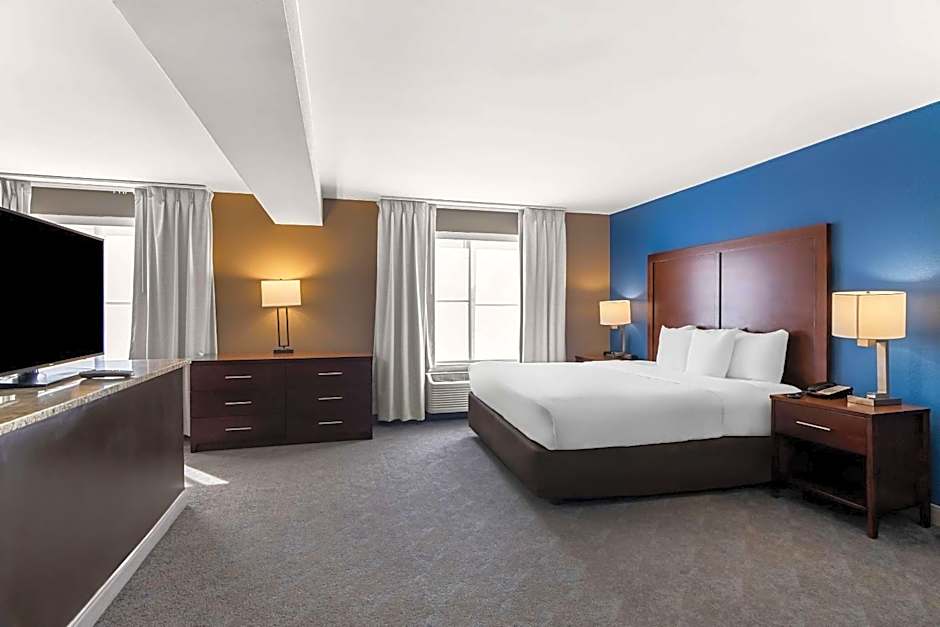 Comfort Inn & Suites near Tinley Park Amphitheater