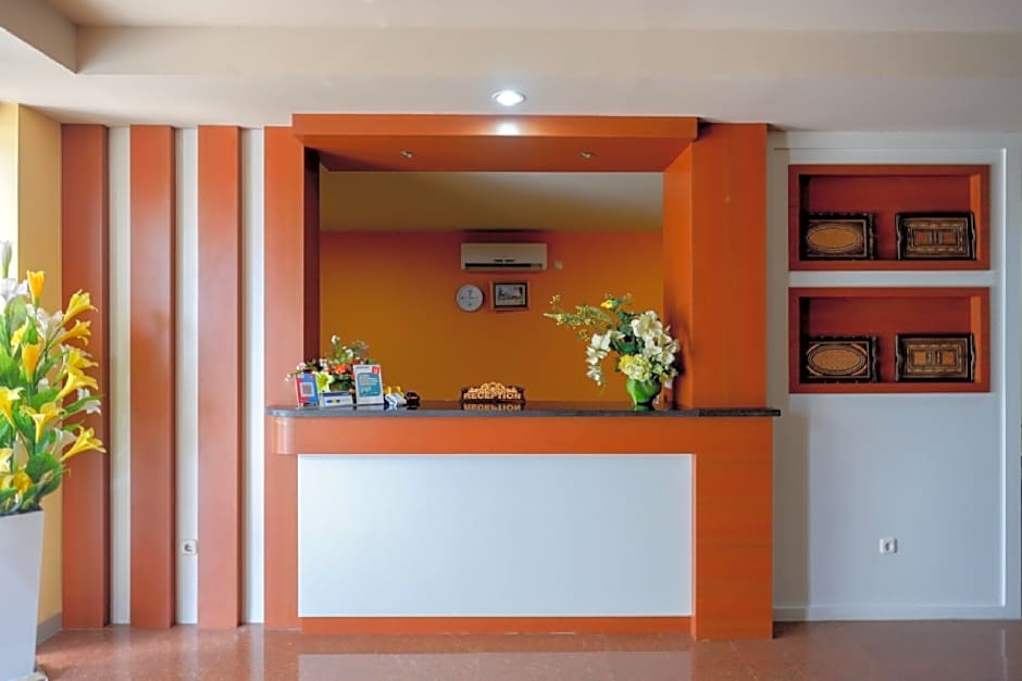 RedDoorz Plus @ Cameloan Hotel Palu