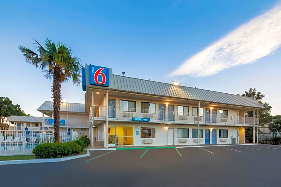 Motel 6-Woodland, CA Sacramento Airport