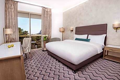 Guest Room - King Bed