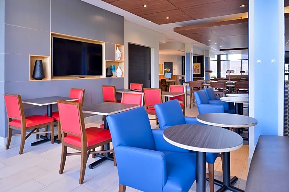 Holiday Inn Express And Suites Olathe West By IHG