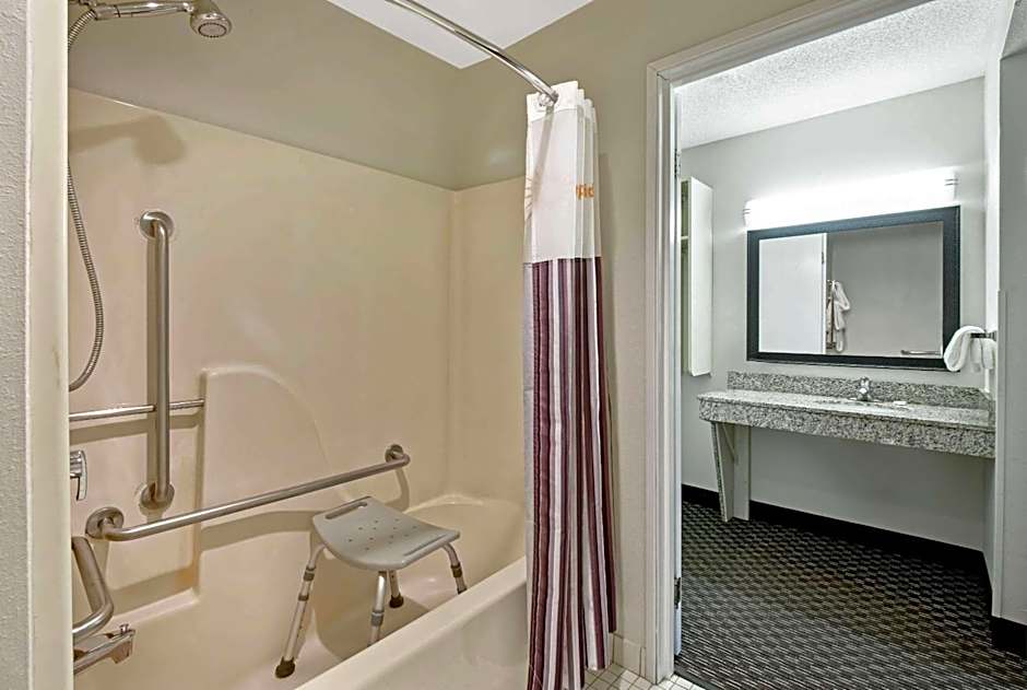 La Quinta Inn & Suites by Wyndham Harrisburg Airport Hershey
