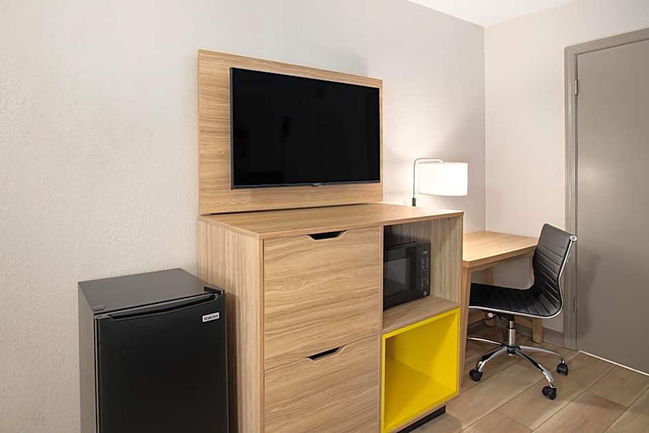 Days Inn by Wyndham Helen