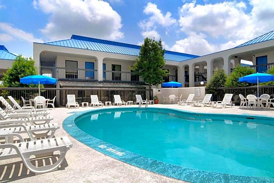 Baymont by Wyndham Macon I-75