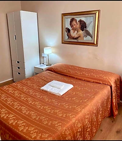 Single Room with Shared Bathroom