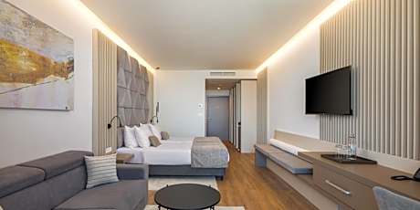 Deluxe Suite with Sea View and Terrace