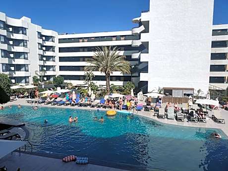 Luxury Apartment with pool view