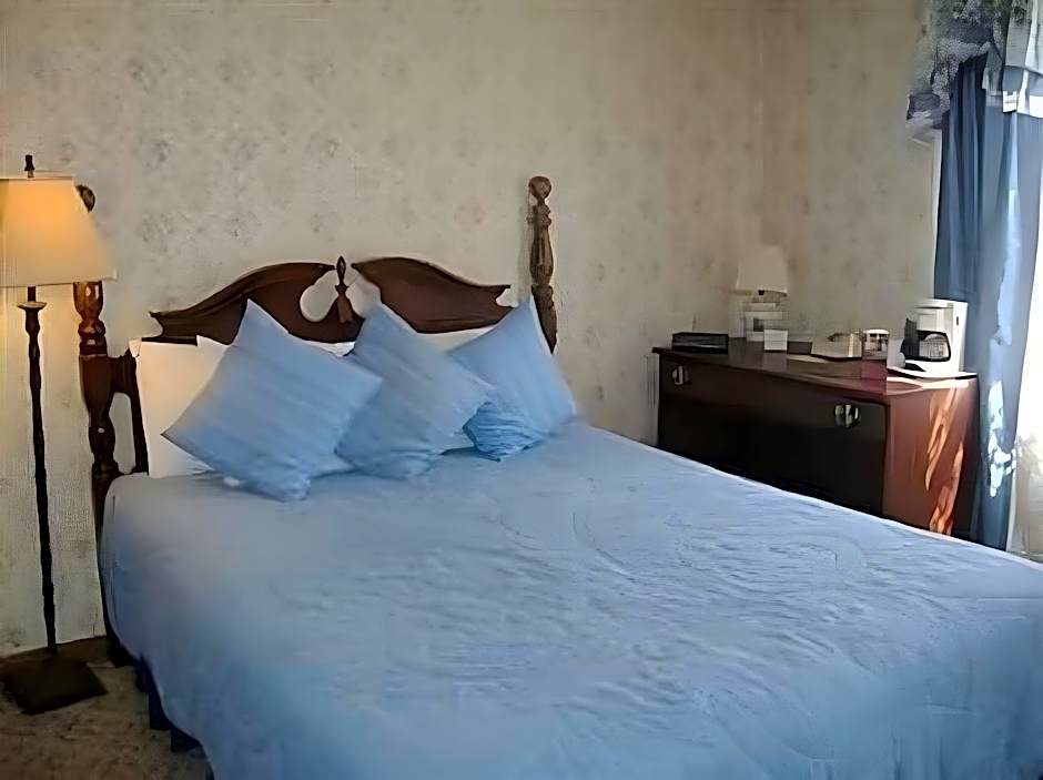 Sturbridge Country Inn