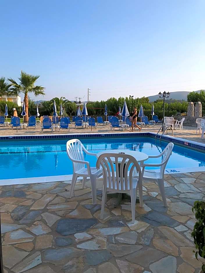 Village Inn Studios & Family Apartments