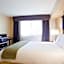 Holiday Inn Express & Suites Woodland Hills by IHG