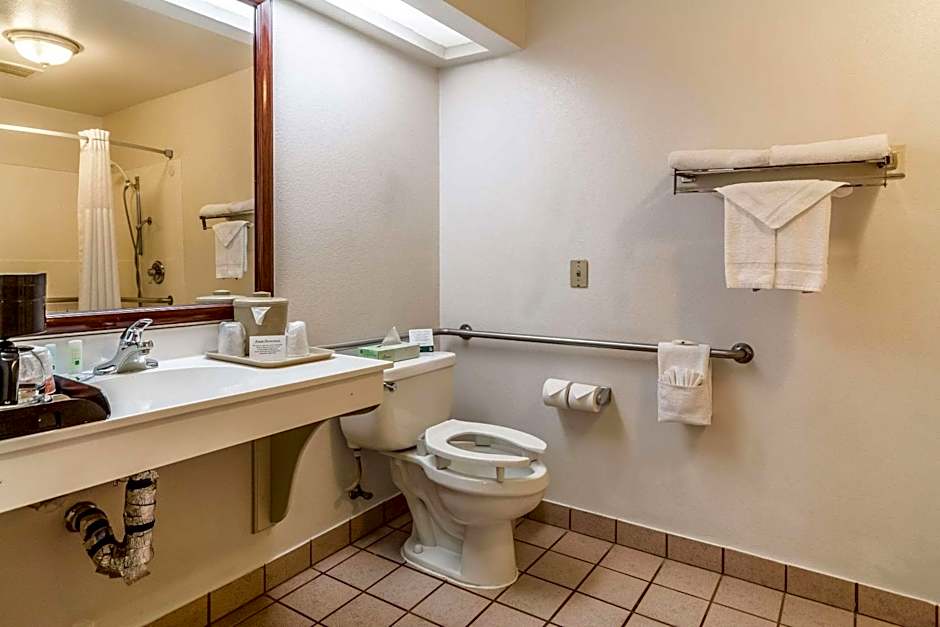 Quality Inn Fresno Near University