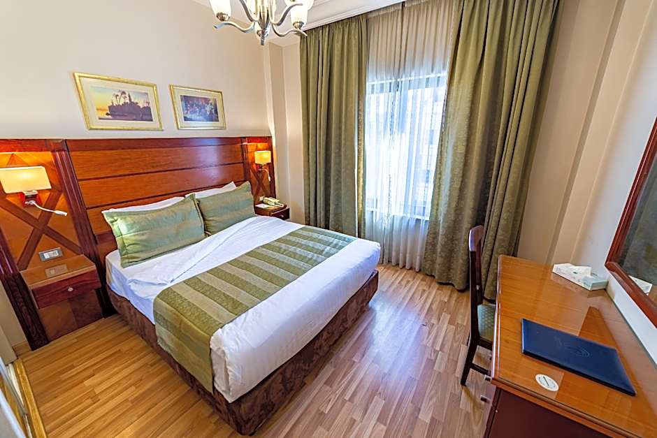 Comfort Hotel Suites