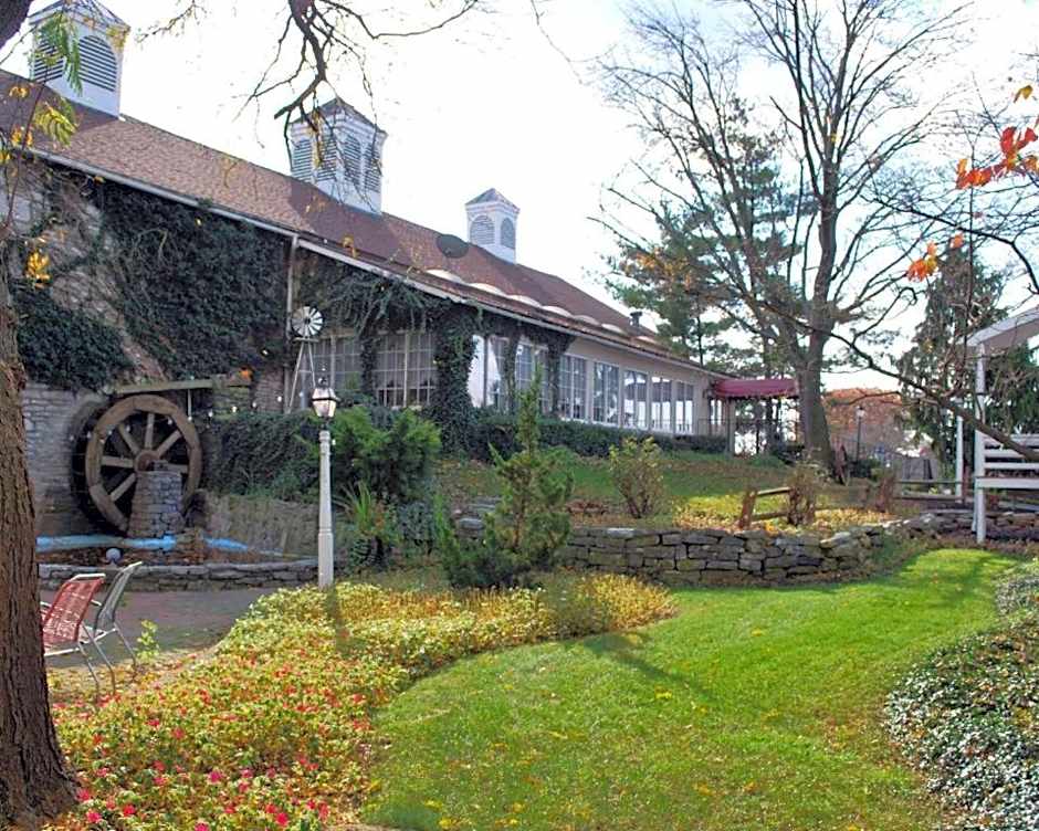 Rodeway Inn & Suites Lantern Lodge