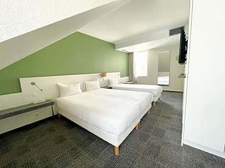 POP Room with One Double Bed and One Single Bed
