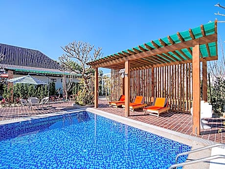 Royal Airstrip Hotel by Phyu Zin Group of Hotels