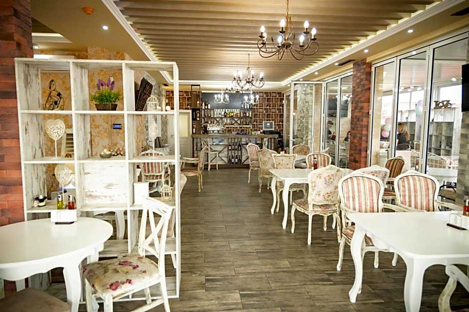 семеен хотел Прованс Ахелой