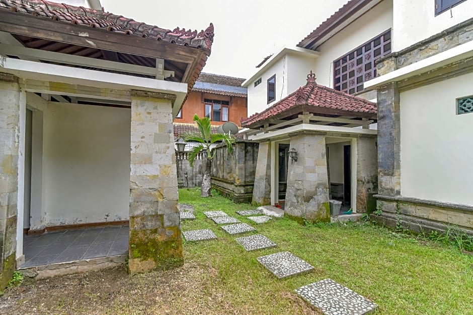 RedDoorz Plus near Seminyak Square