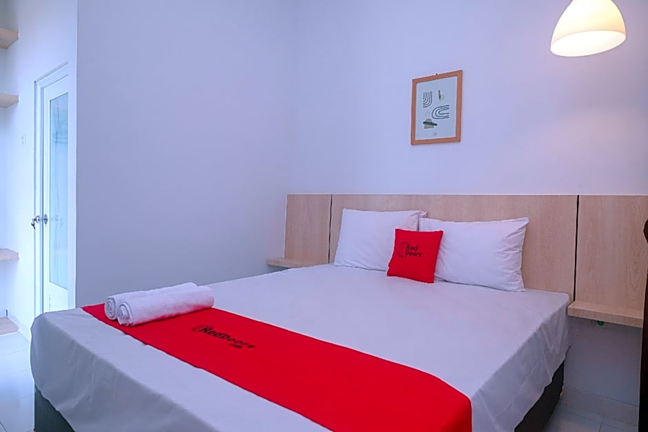 RedDoorz Syariah @ Tlogosari Semarang