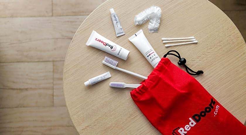 RedDoorz Plus near Tugu Mercusuar Anyer