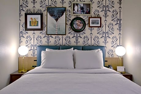 Standard Queen Room