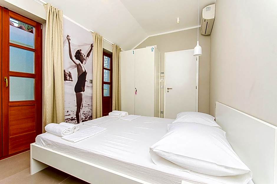 Hostel Dvor