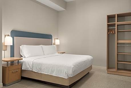 1 Kng Mobility/Hearing Access Ri Shwr Ste Nsmk