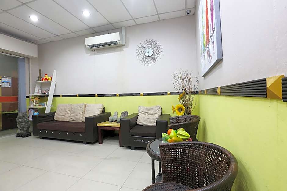 OYO 89588 Destiny Riverside Hotel