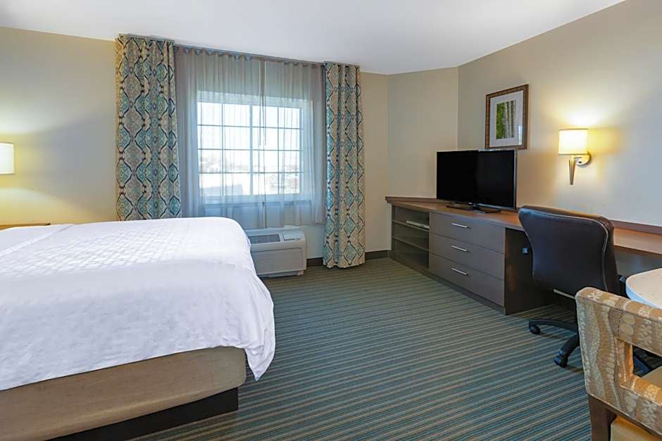 Candlewood Suites-West Springfield By IHG