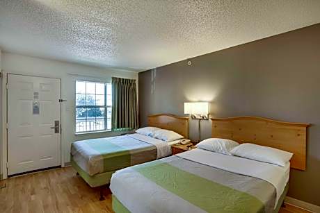 2 Full Beds | Smoking