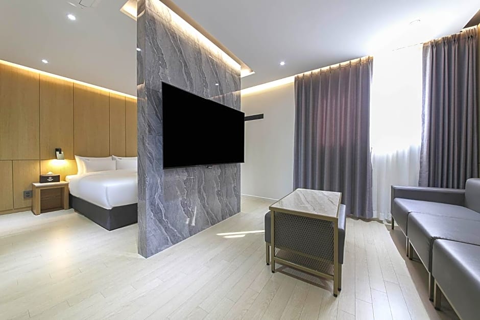 Brown Dot Hotel Pyeonghwa plaza