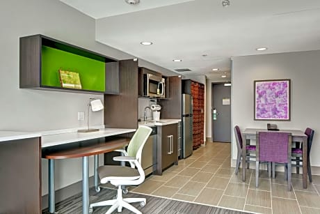 1 King Bed Studio Suite Nonsmoking