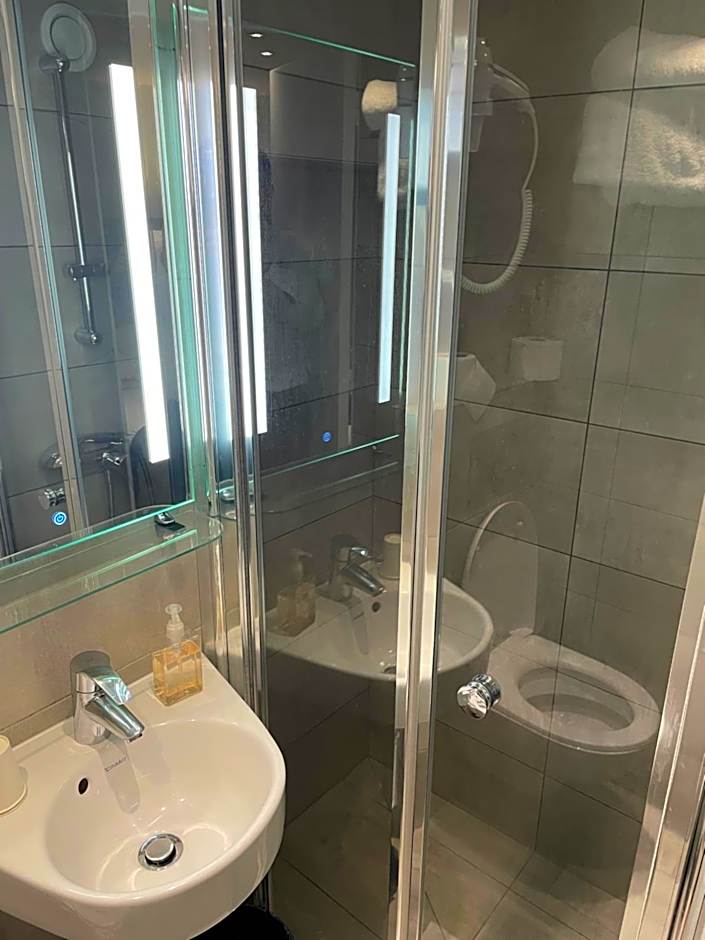 Mary's Hotel Republique