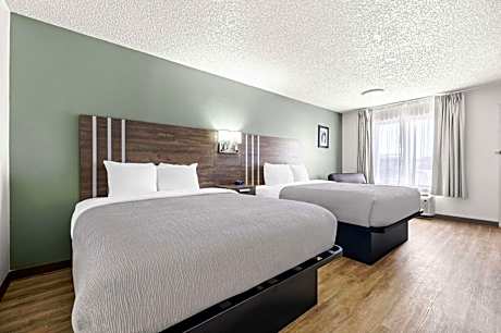 2 Queen Beds, Smoking