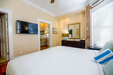 King Room (Amelia Suite)